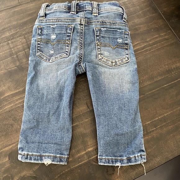 Distressed baby jeans 6 mos - Picture 3 of 3